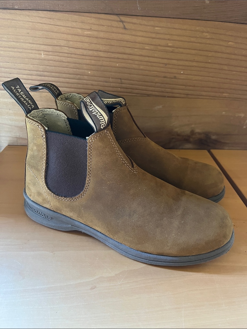 Blundstone Men’s Chelsea Boots in Brown Suede